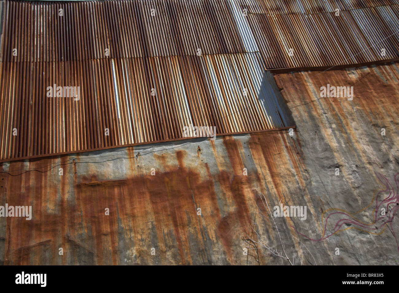 Rusty Wellblech-Dach Stockfoto