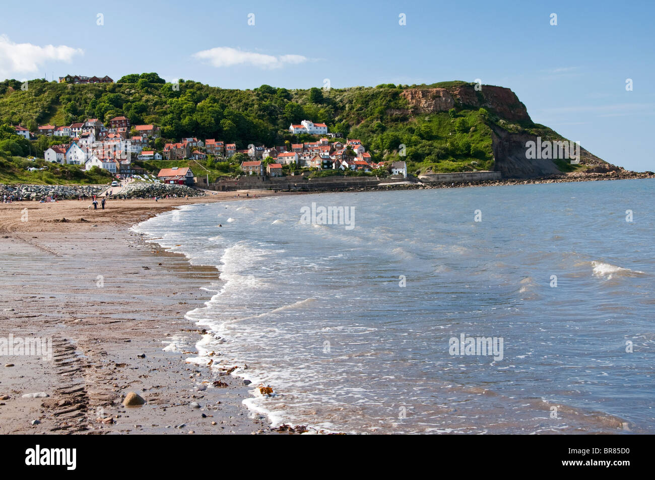 Runswick Bay auf einen Sommer Tag, Küste North Yorkshire, England, UK Stockfoto