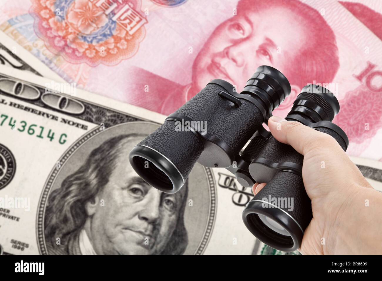 Fernglas, chinesischen Yuan und Dollar, Konzept für den Geschäftserfolg Stockfoto