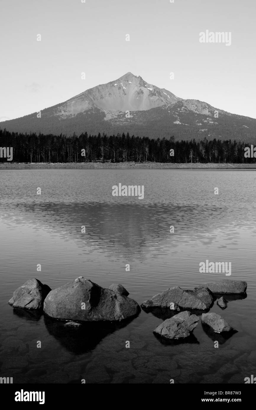 Mount McLoughlin und Fourmile Lake Oregon USA Nordamerika Stockfoto