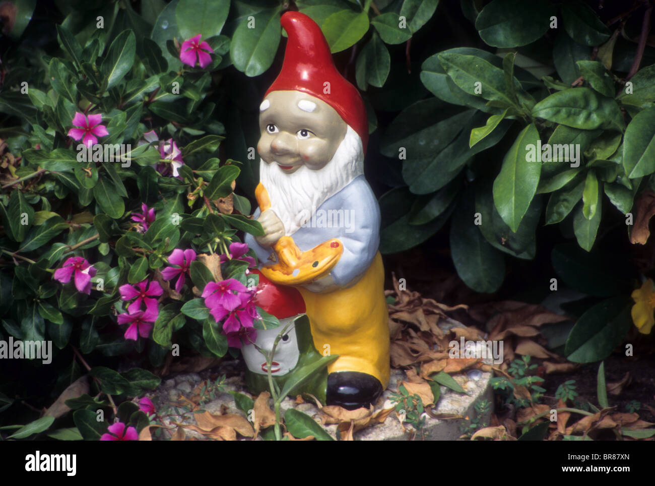 Gartenzwerg Keramik Figur Puppe Dekoration Spielzeug Dekoration Kunst Stockfoto
