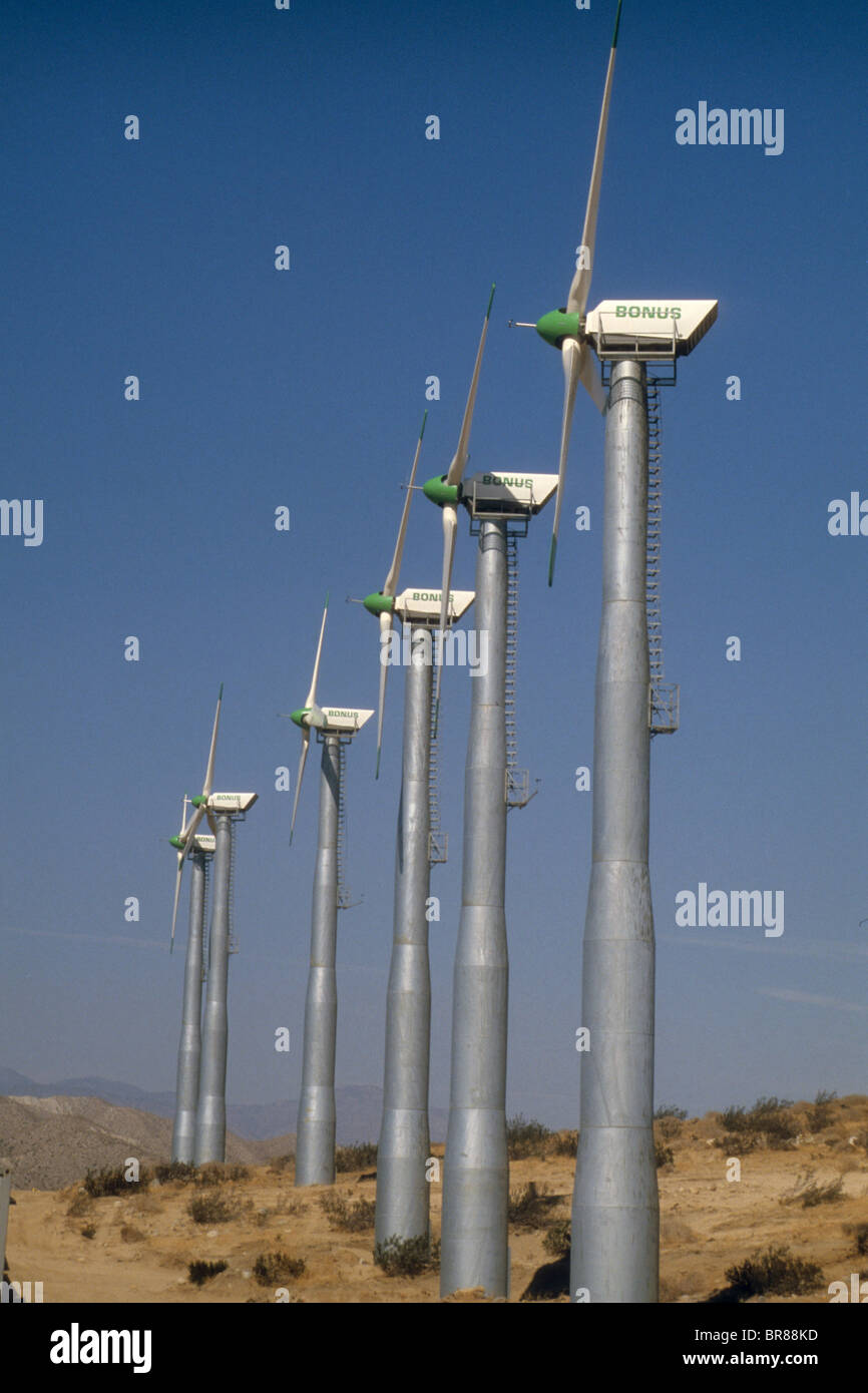 grüne Energie umweltfreundlich Wind erzeugen brillante Edison erneuern Umweltverschmutzung Ökologie solar Drahtseil Stockfoto