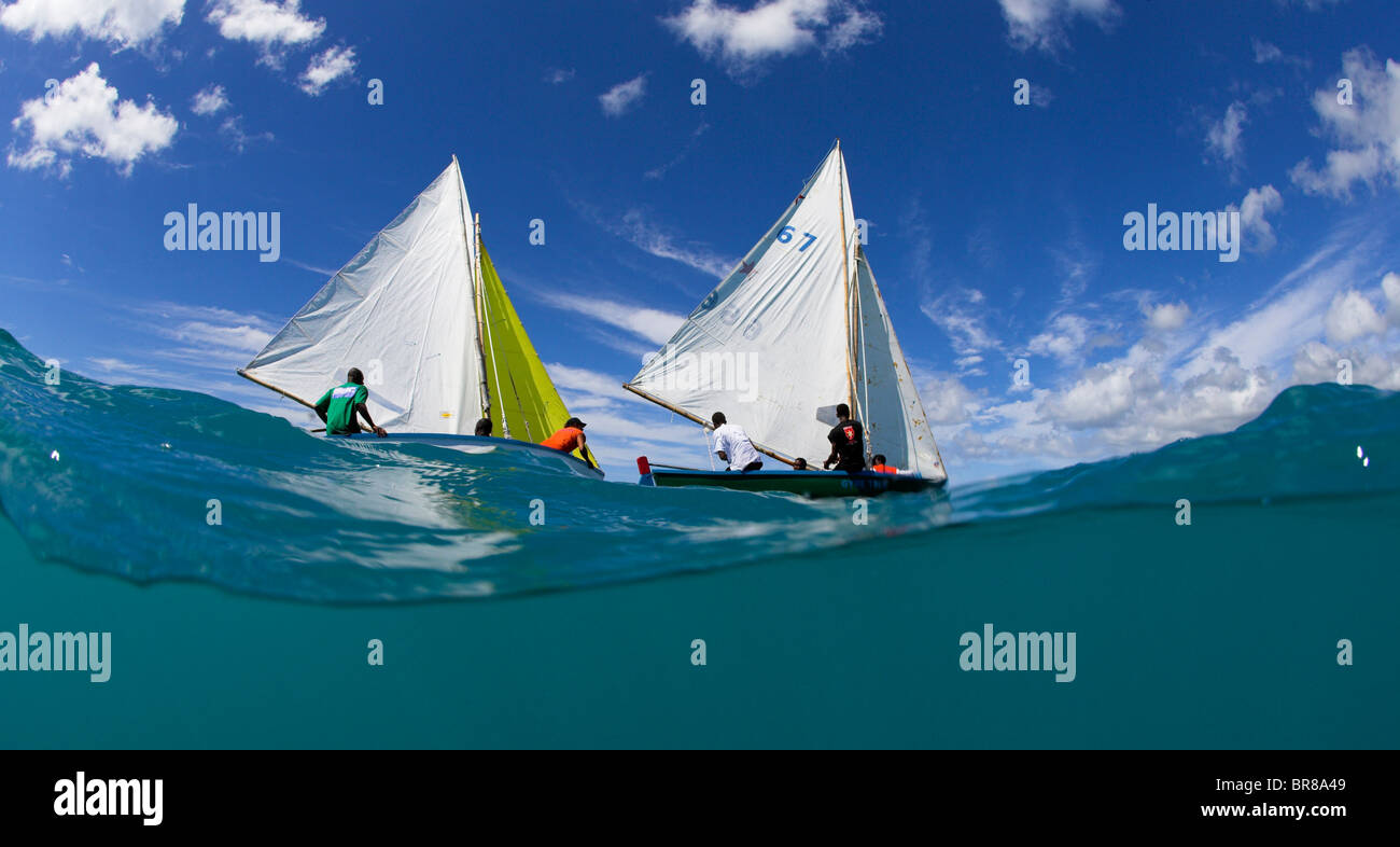 Split-Level-Blick auf bunten lokalen Boote racing Festival Grenada segeln, Karibik, 2006. Stockfoto