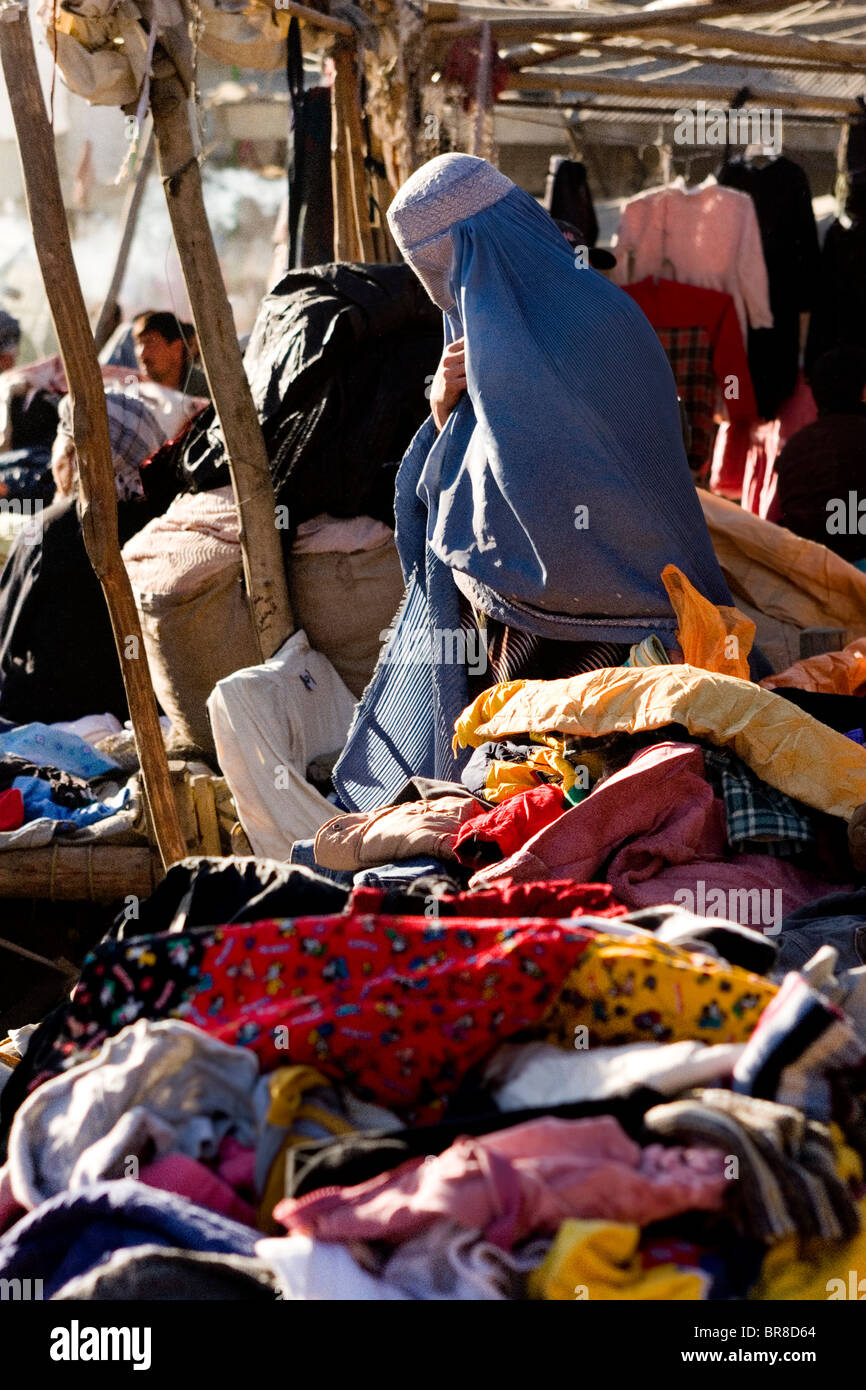 Afghan Traditional Dress Fotos Und Bildmaterial In Hoher Auflösung Alamy 