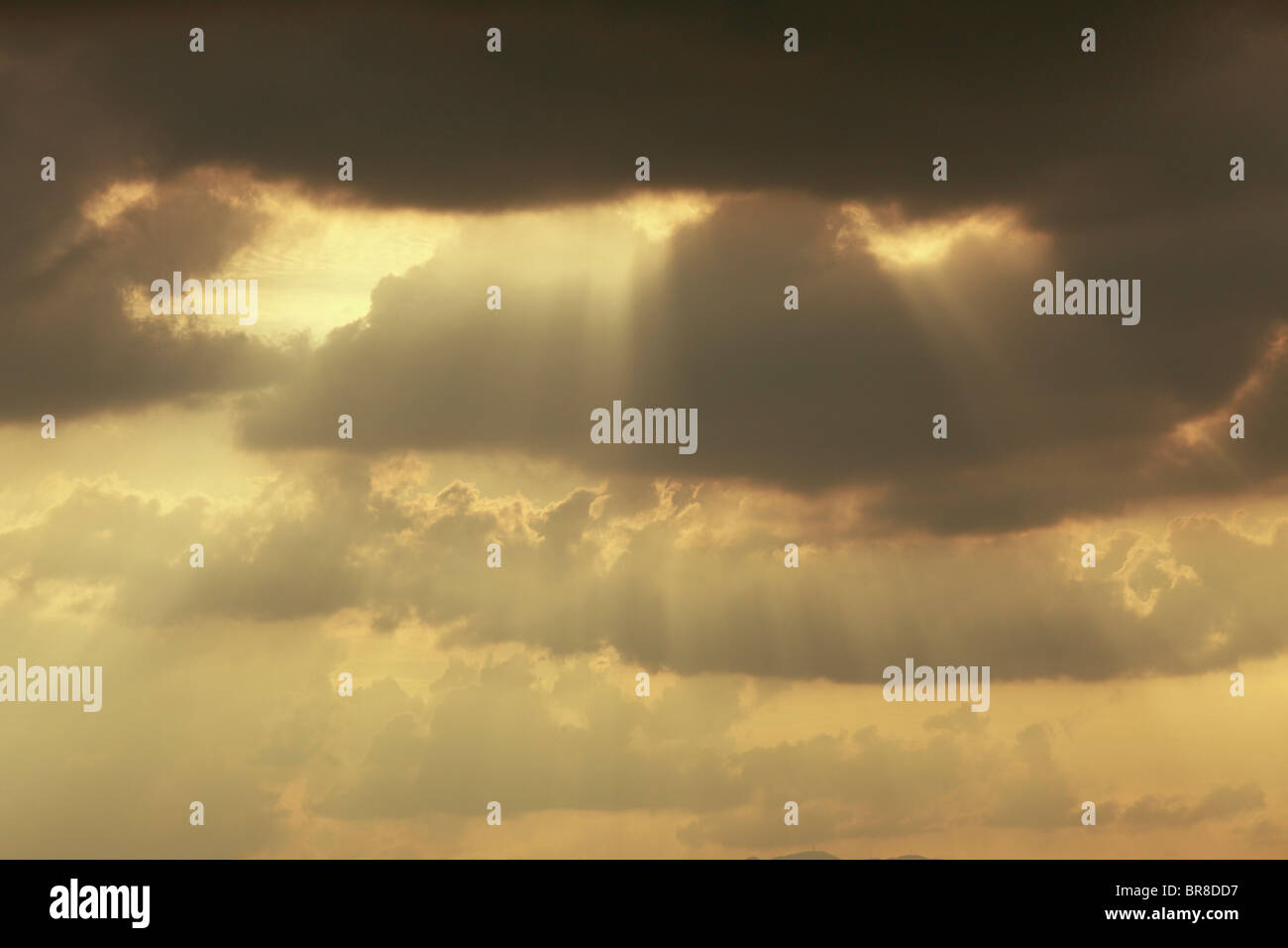 Himmel und Sunbeam Stockfoto