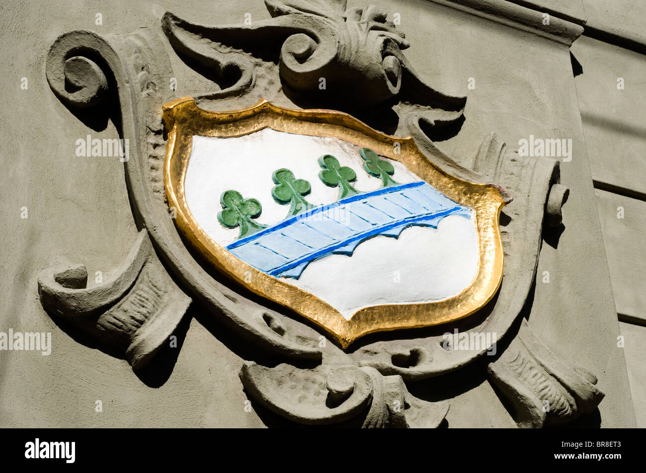 Wappen auf Gebäude, Brunswick Street, Fitzroy, Melbourne, Australien Stockfoto