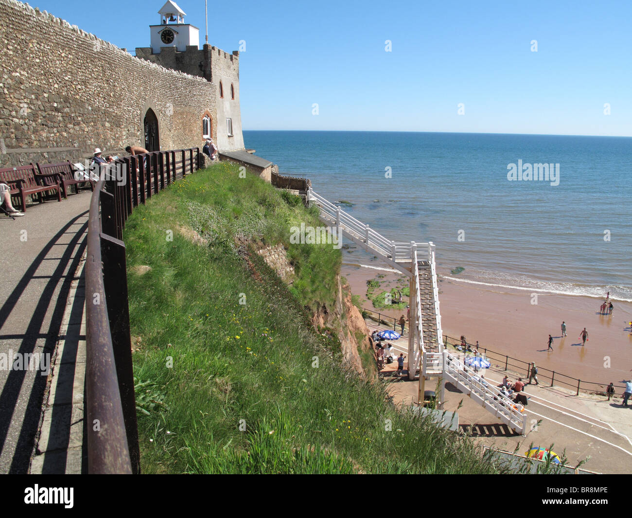 Die Jakobsleiter und die Burgmauer in Sidmouth ein Devon Küstenstadt, August Stockfoto