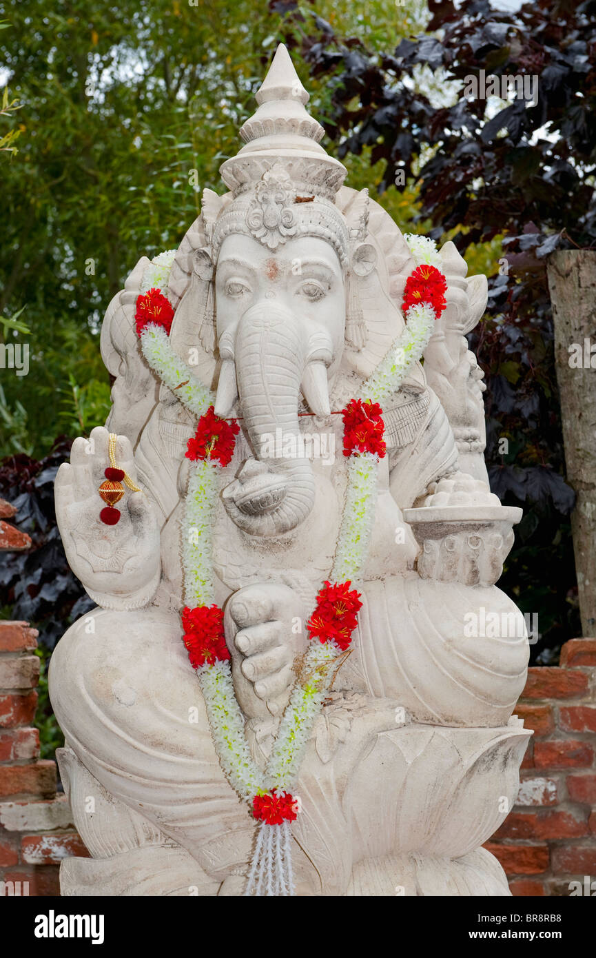 Schrein, der hinduistische Gott Ganesh in Twycross Zoo Sri Lankan Elefantenanlage. Stockfoto