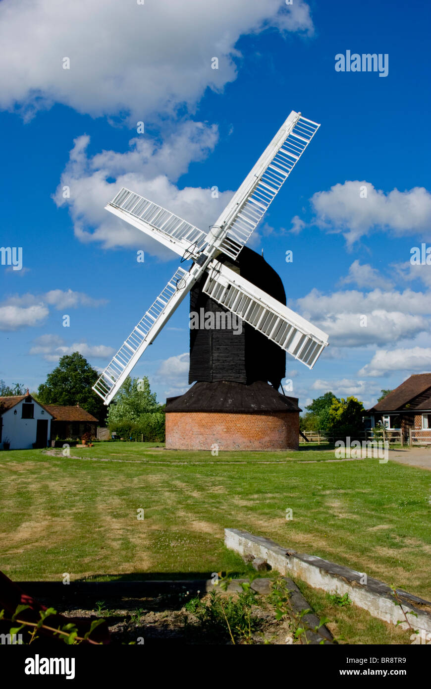 Großbritannien, England, Surrey, Outwood Windmühle Stockfoto