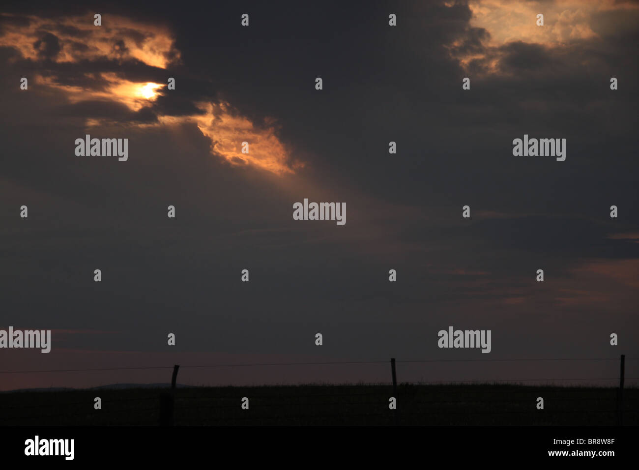 Sonnenstrahl in Sturmwolken Stockfoto