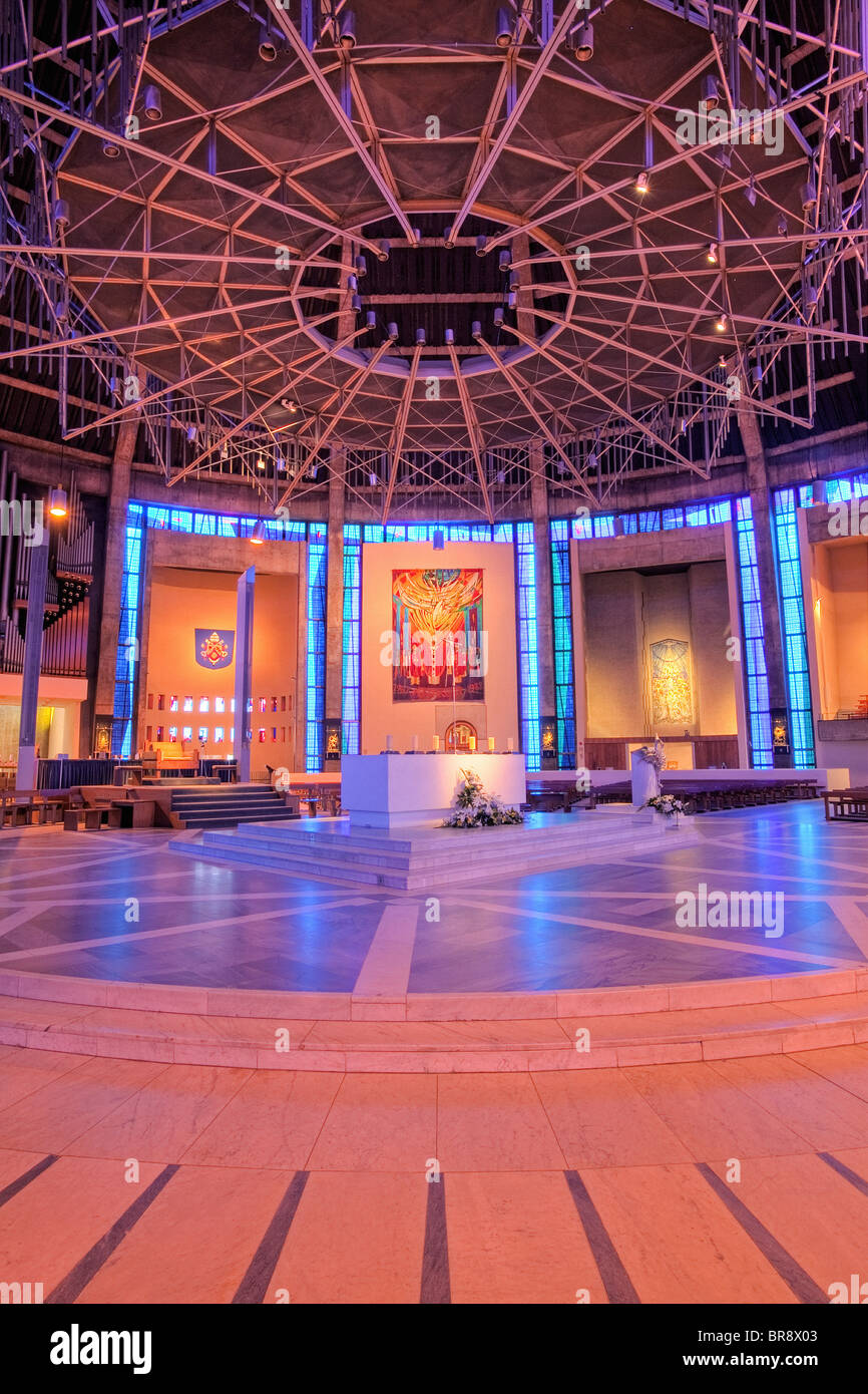 Eine innere Foto von der Metropolitan Kathedrale von Christus dem König in Liverpool Stockfoto