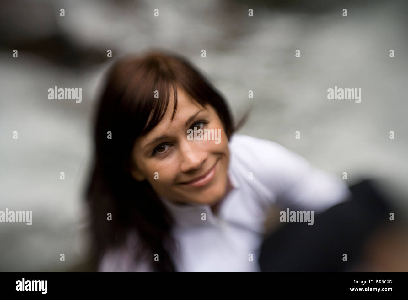 Schöne Frau Lächeln für die Kamera. Stockfoto