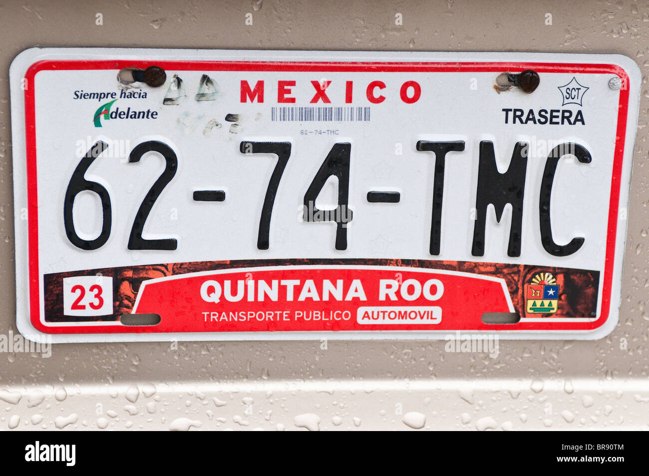 Mexiko, Cozumel. Taxifahrzeug Nummernschild San Miguel, Isla Cozumel, Cozumel Island. Stockfoto