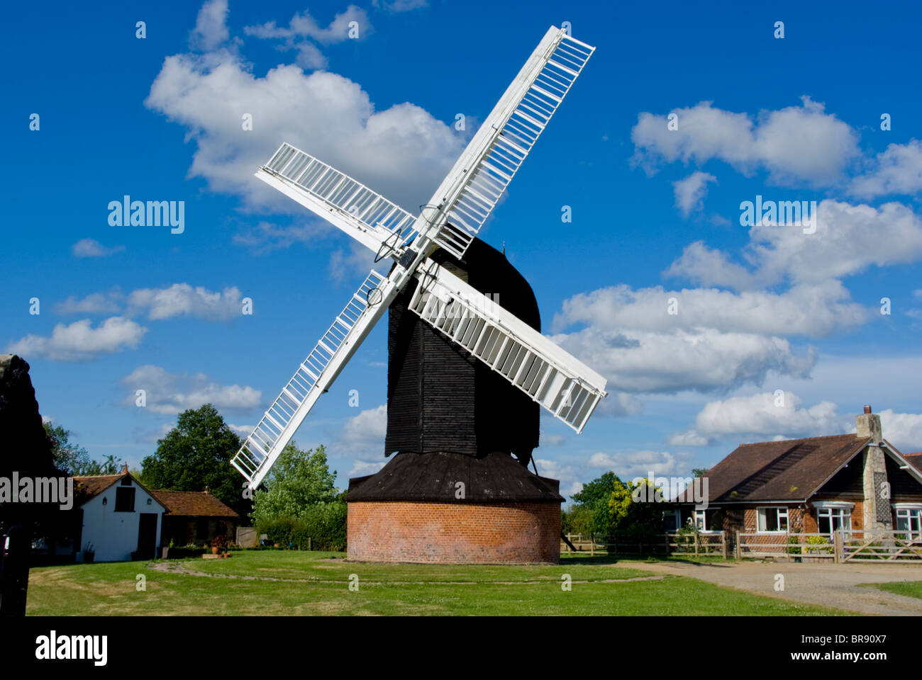 Großbritannien, England, Surrey, Outwood Windmühle Stockfoto