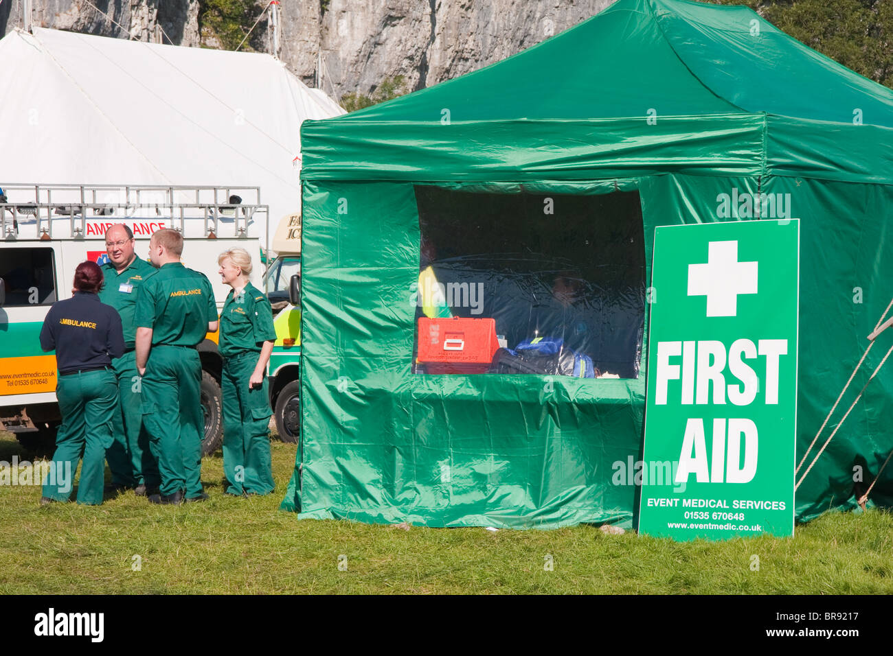 Sanitäter und erste-Hilfe-Zelt am Kilnsey Show Stockfotografie - Alamy