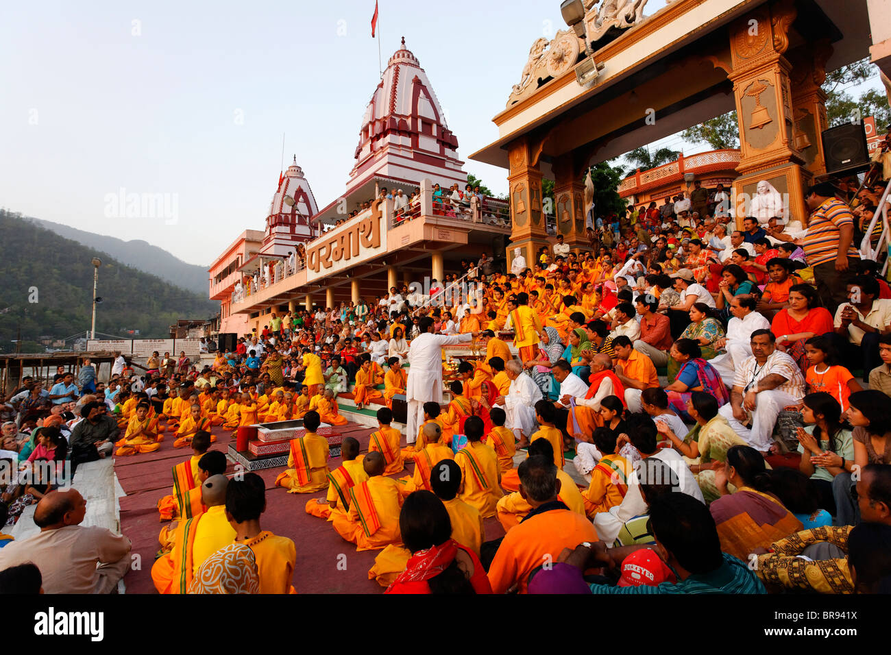 Puja am Triveni Ghat, Rishikesh, Uttaranchal, Indien Stockfoto