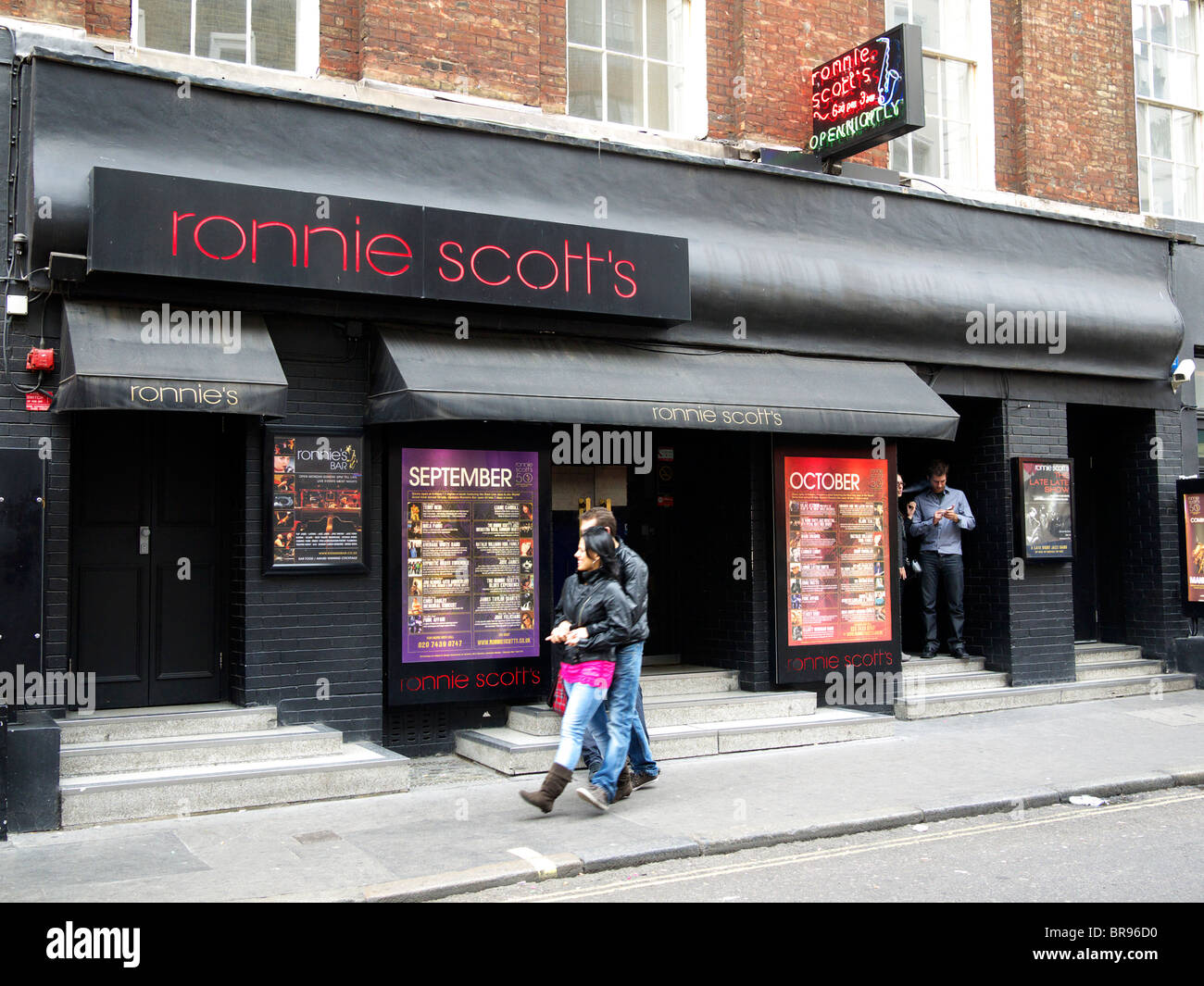 Außenseite des Ronnie Scott ist eine berühmte Veranstaltungsort für jazz-Musik Firth Street London UK Stockfoto