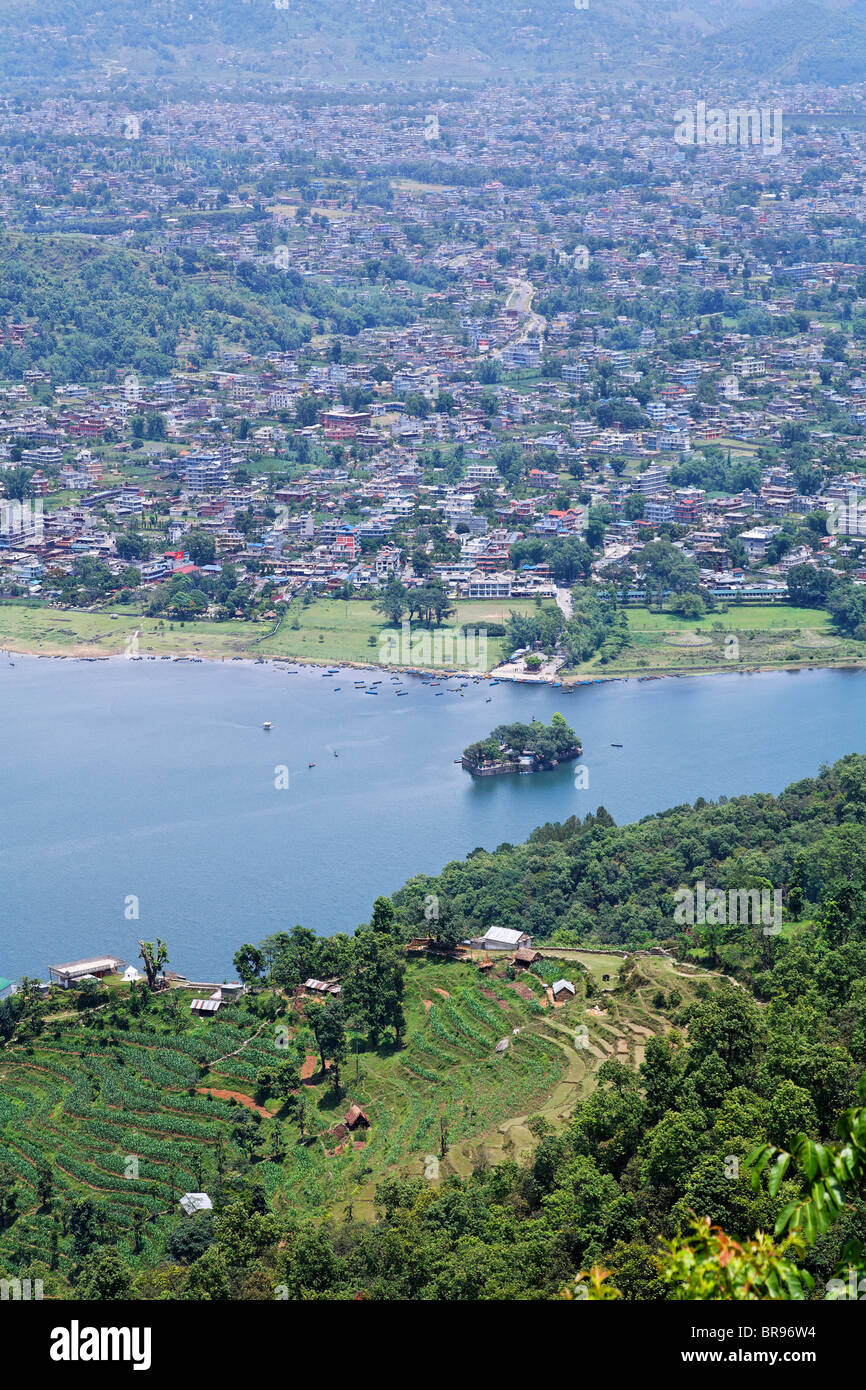 Ansicht des Phewa See und die Stadt Pokhara, Nepal Stockfoto