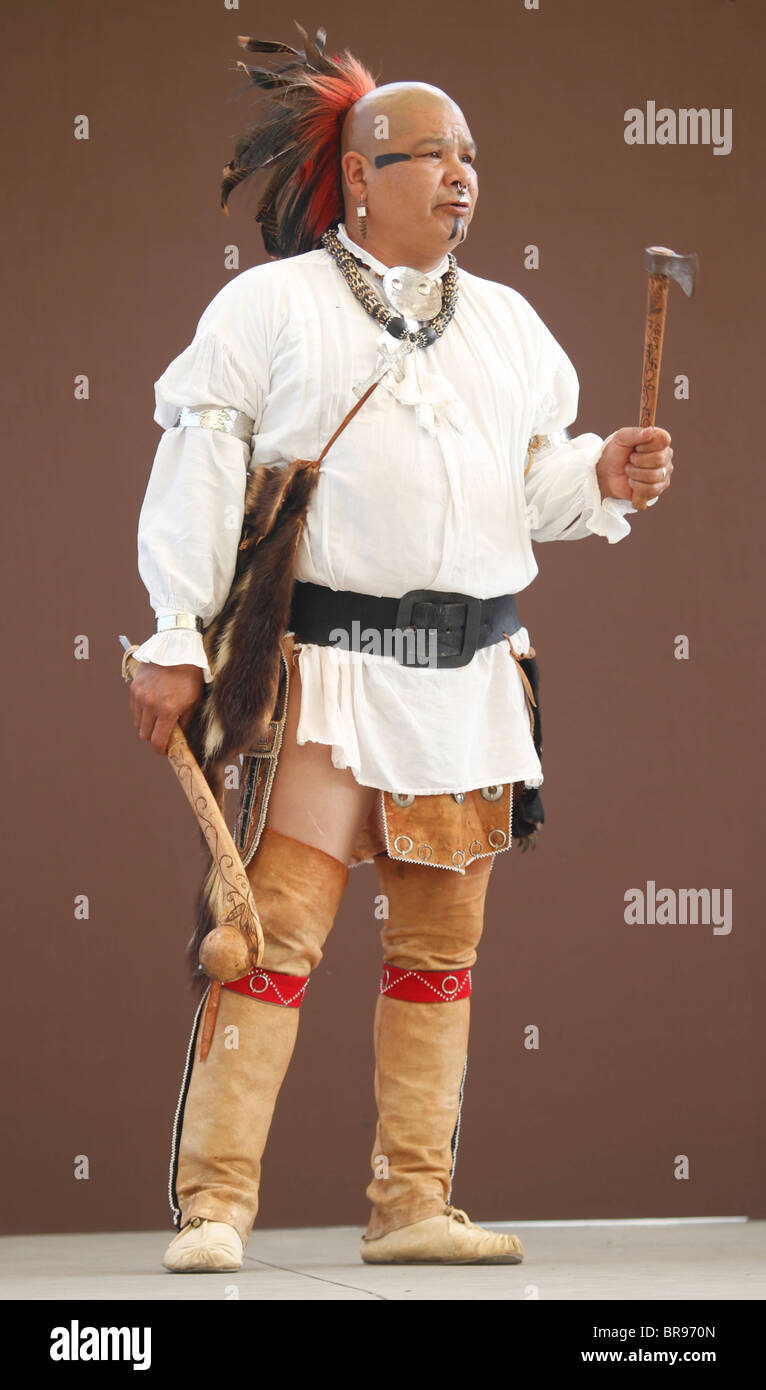 Porträt eines Cherokee, Mitglied der Gruppe Krieger des AniKituhwa Teilnahme an der jährlichen Südosten Stämme Festival. Stockfoto