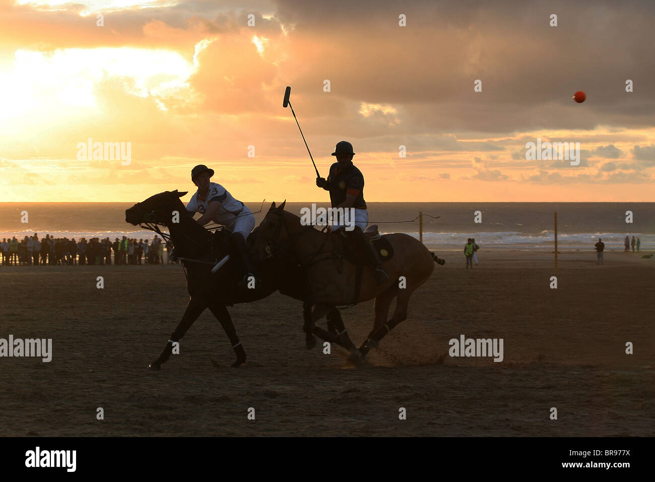 Veuve Clicquot - Polo am Strand, Watergate Bay, Cornwall. 16. September 2010. Stockfoto