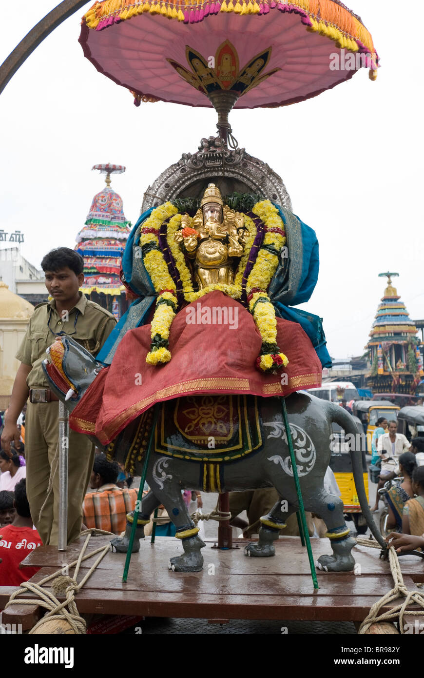 Ganesha-Prozession während Karthikai Deepam Festival im Arunachaleshwara Tempel, Thiruvannamalai, Tamil Nadu. Stockfoto