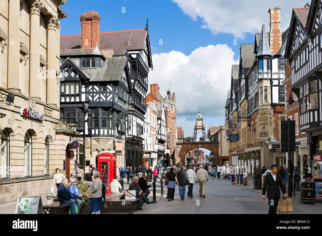 Eastgate, eines der Zeilen in der Altstadt von Chester, Cheshire, England, UK Stockfoto