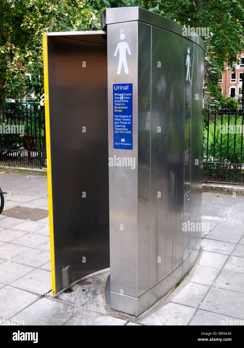 Public pissoir -Fotos und -Bildmaterial in hoher Auflösung – Alamy