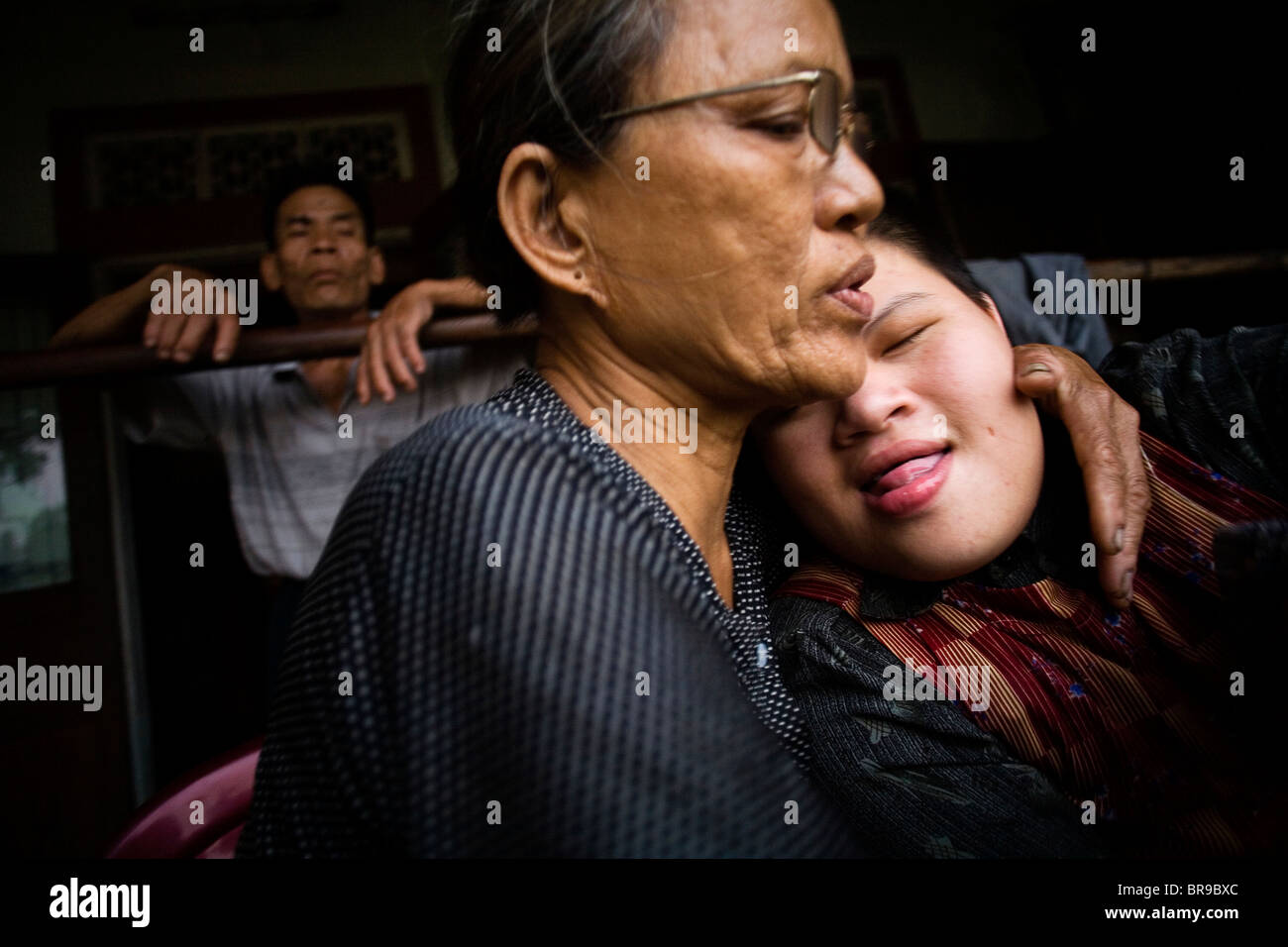 Mutter Sohn Komfort in Dong Ha Vietnam. Stockfoto