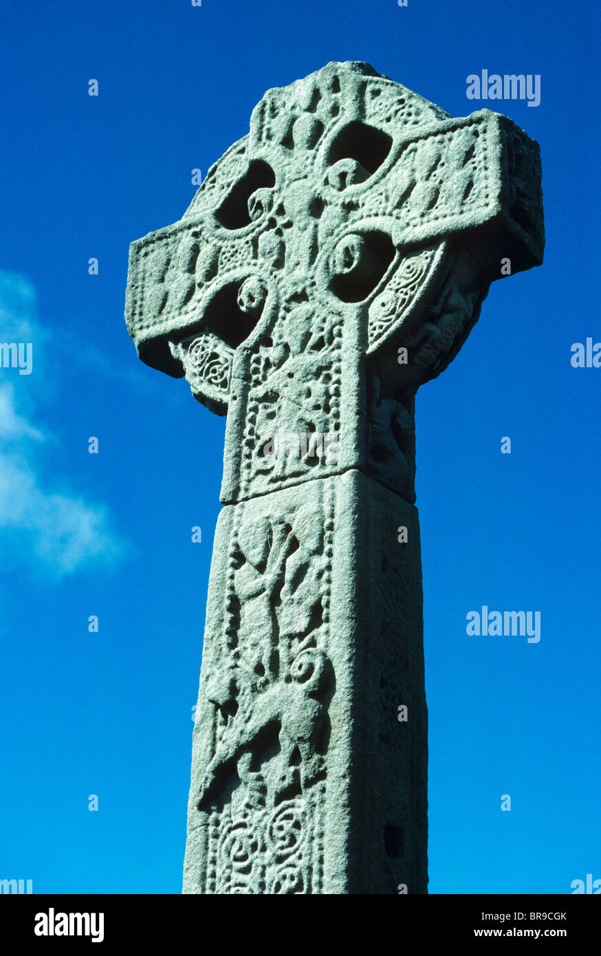 11. JAHRHUNDERT HOHE CELTIC CROSS FRIEDHOF IN DRUMCLIFFE COUNTY SLIGO, IRLAND Stockfoto