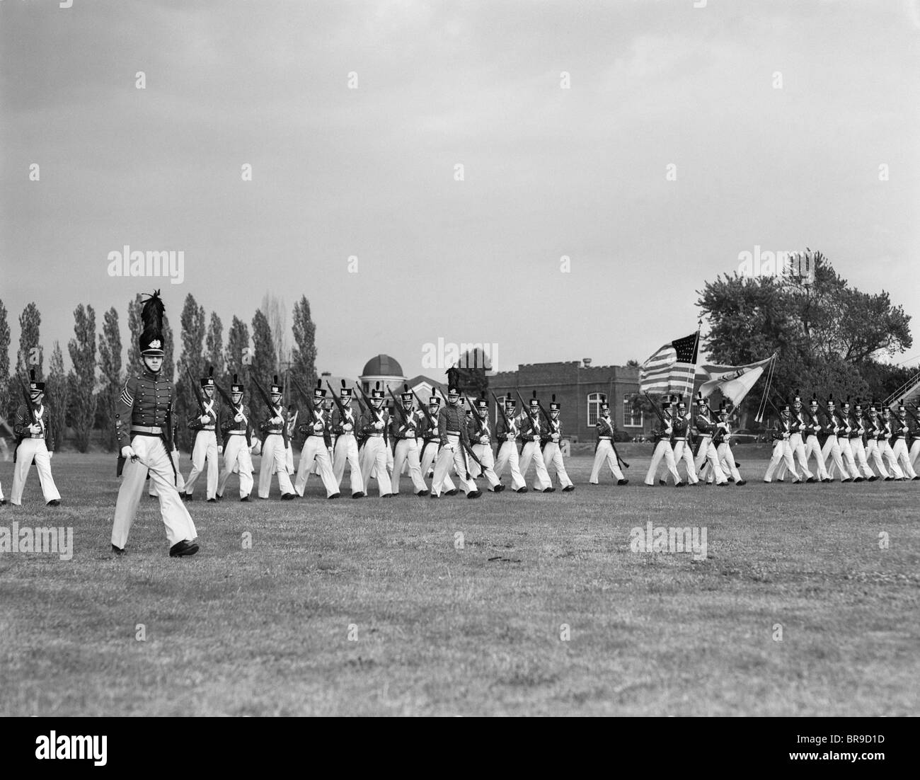 1940ER JAHREN STUDENTEN MARSCHIEREN PENNSYLVANIA MILITÄRHOCHSCHULE IN CHESTER Stockfoto