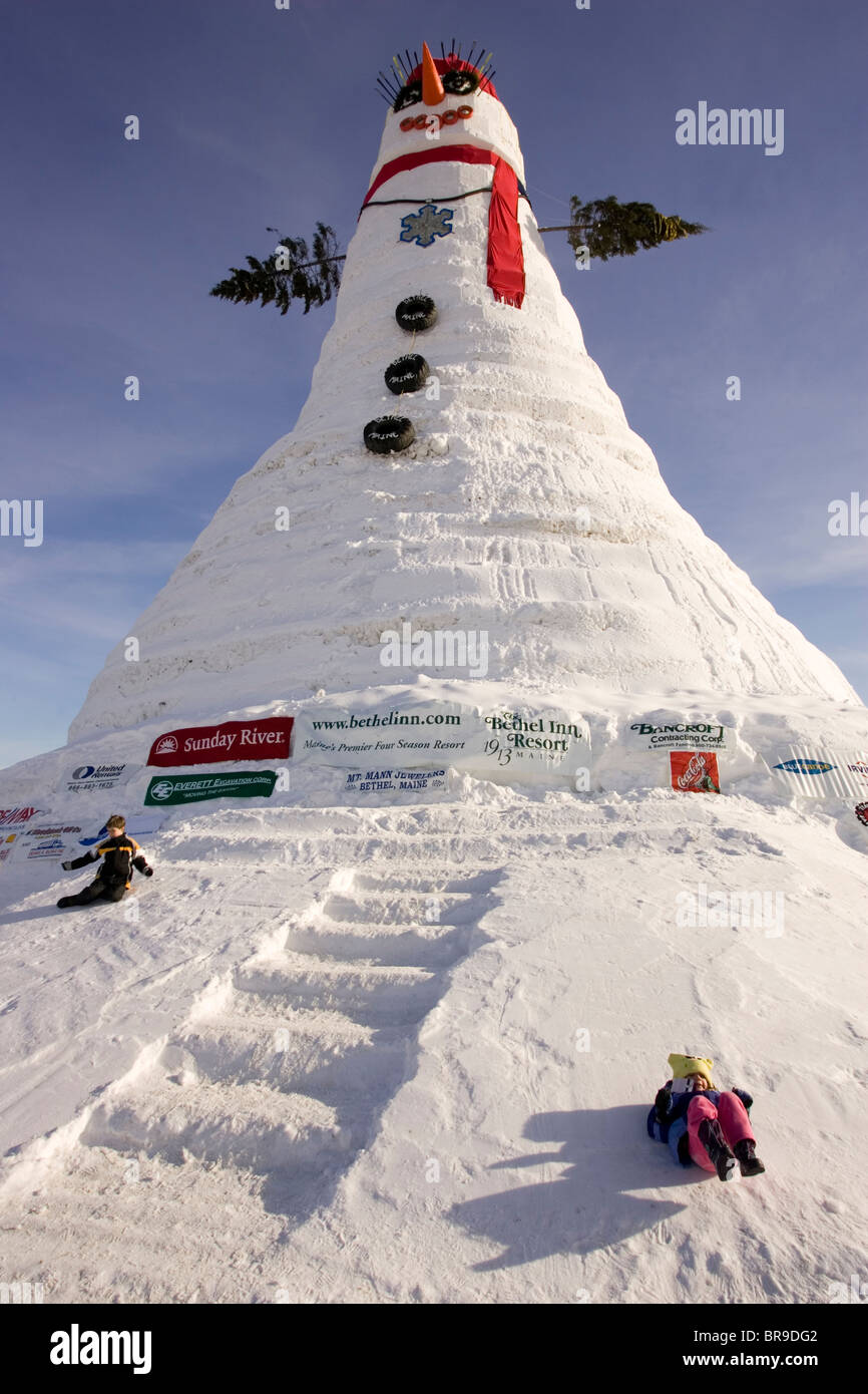 A sehen Sie die weltweit größte Schneemann in Bethel Maine. Stockfoto