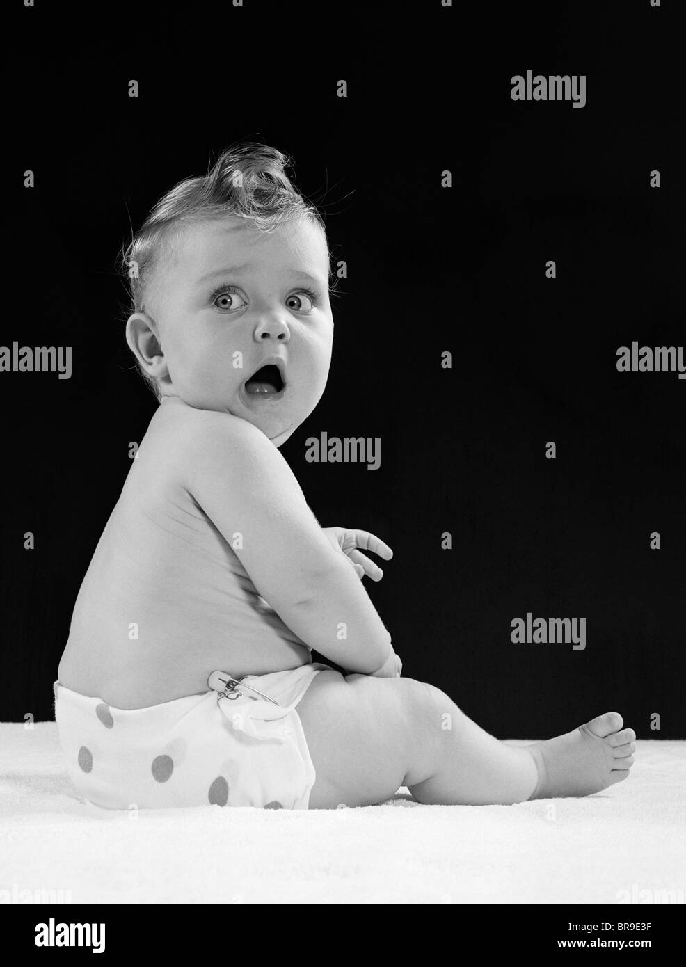 1950ER JAHRE BABY ÜBERRASCHT Stockfoto