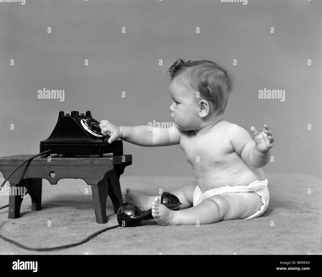 1940ER JAHRE BABY IN WINDELN EINWAHL TELEFON Stockfoto