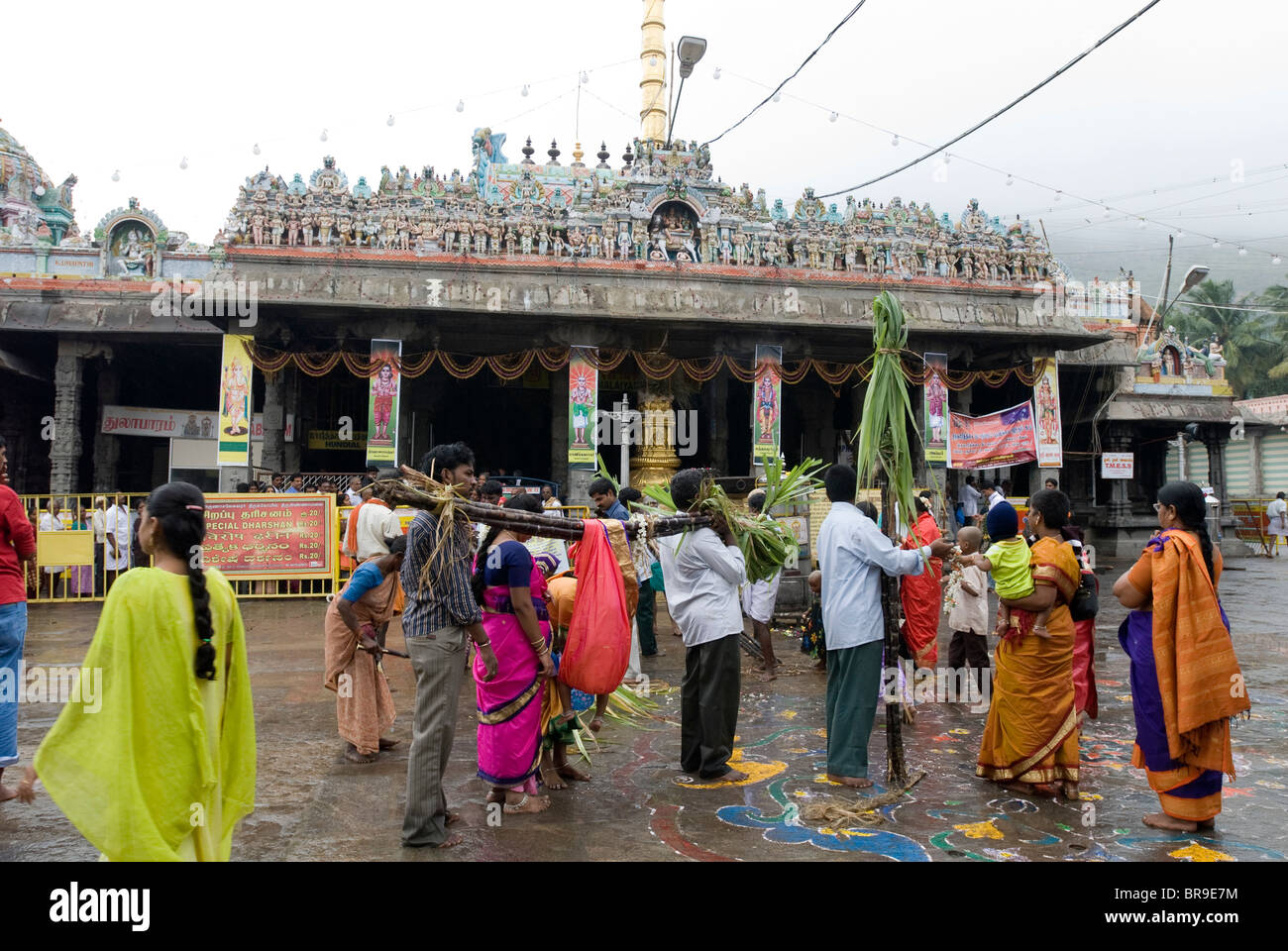 Feier des Karthigai Deepam Festival im Arunachaleshwara-Tempel; Thiruvannamalai; Tamil Nadu; Stockfoto