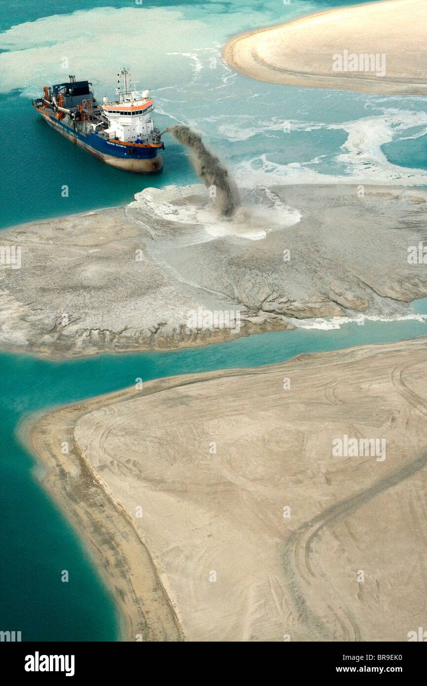 Baggerarbeiten Neuland für den The World, Inseln im Golf von Dubai Stockfoto