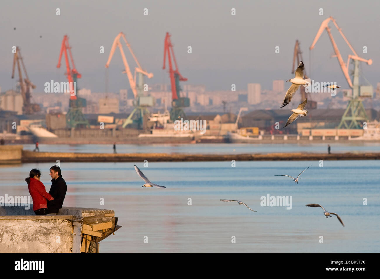 Hafen von Baku am Kaspischen Meer in der Nähe von Baku Aserbaidschan Stockfoto