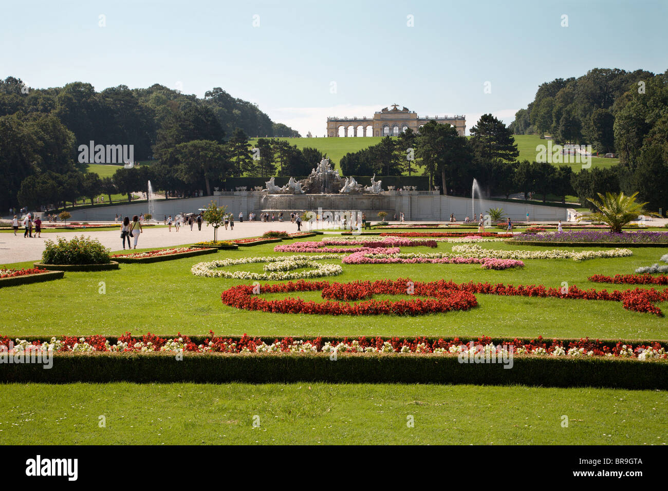 Vienna - Schloss Schönbrunn - Gloriette und Garten Stockfoto