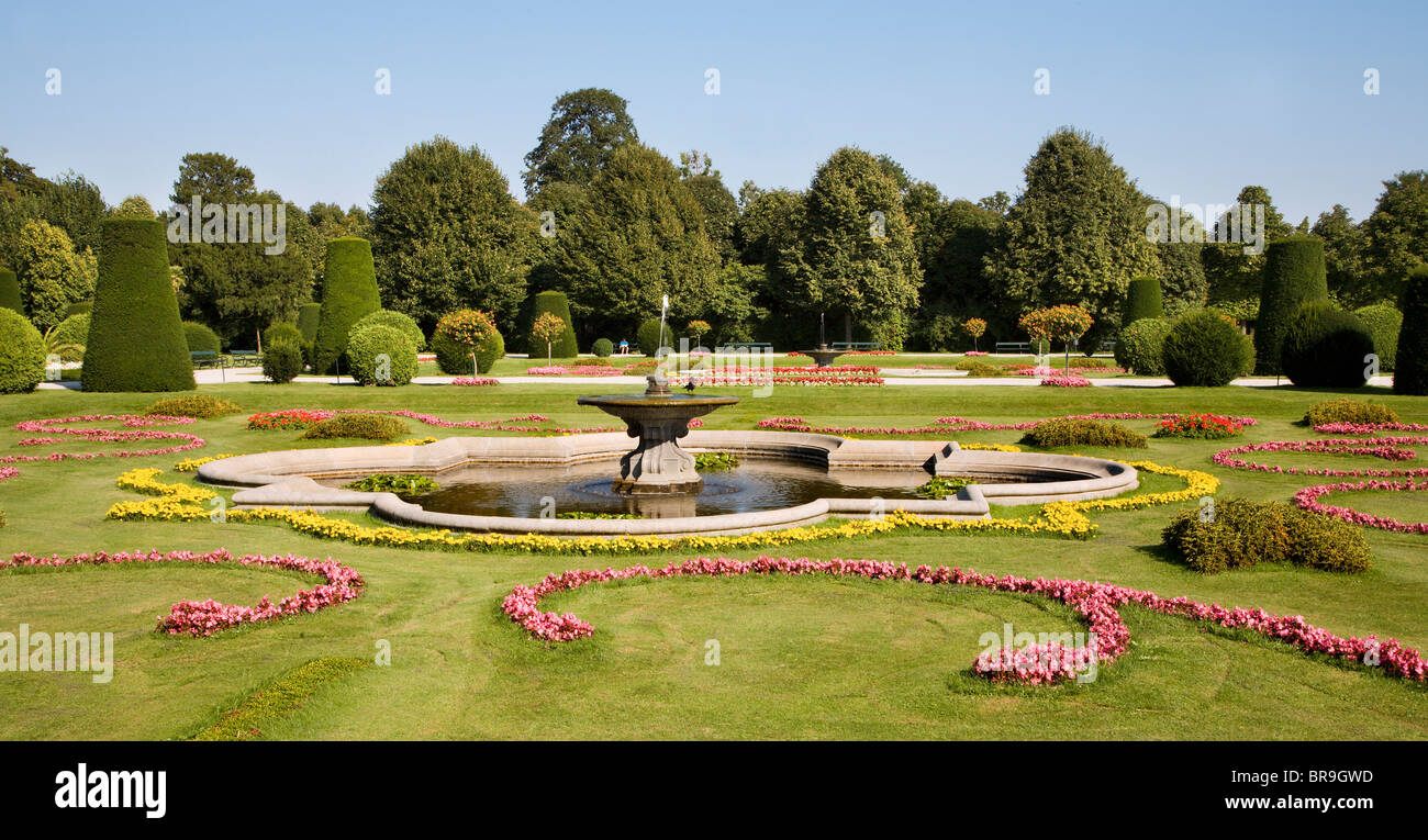 Wien - Garten von Schloss Schönbrunn und Brunnen Stockfoto