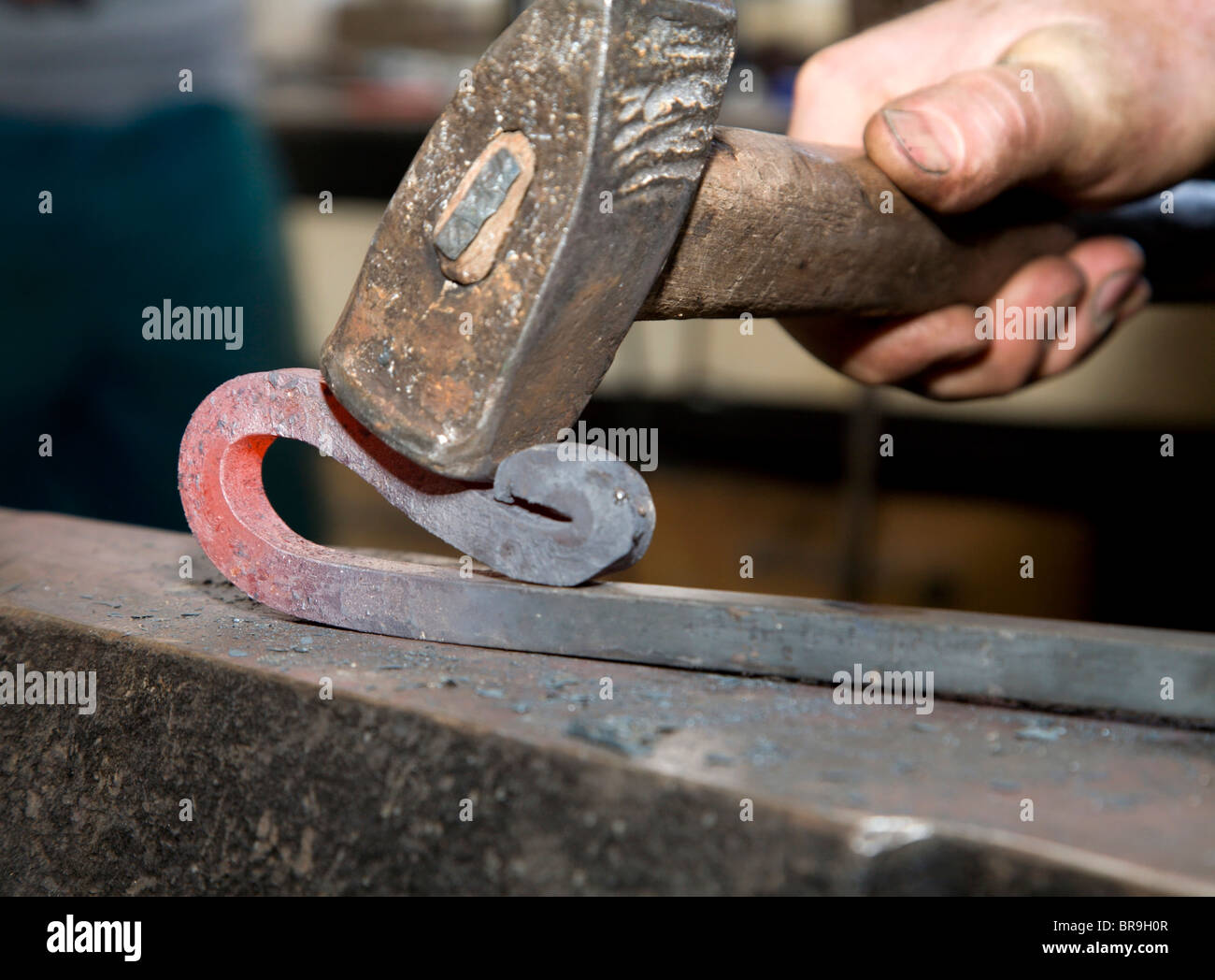 Hände des Smith von der Arbeit Stockfoto