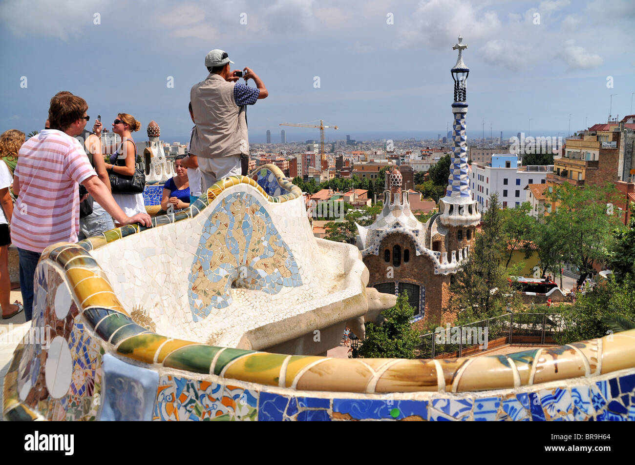 Mit Blick auf die Stadt Barcelona von Gaudi Park Güell. Stockfoto