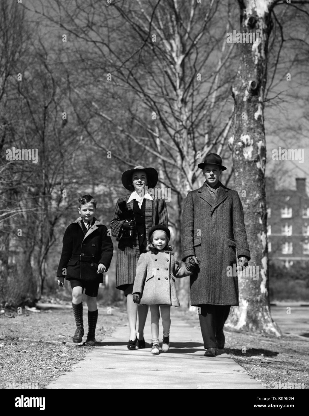Henbrandt Kinder Kostüm 1940er Evacuee – Mädchen, 30er/40er Jahre, World Book Day, Komplettoutfit