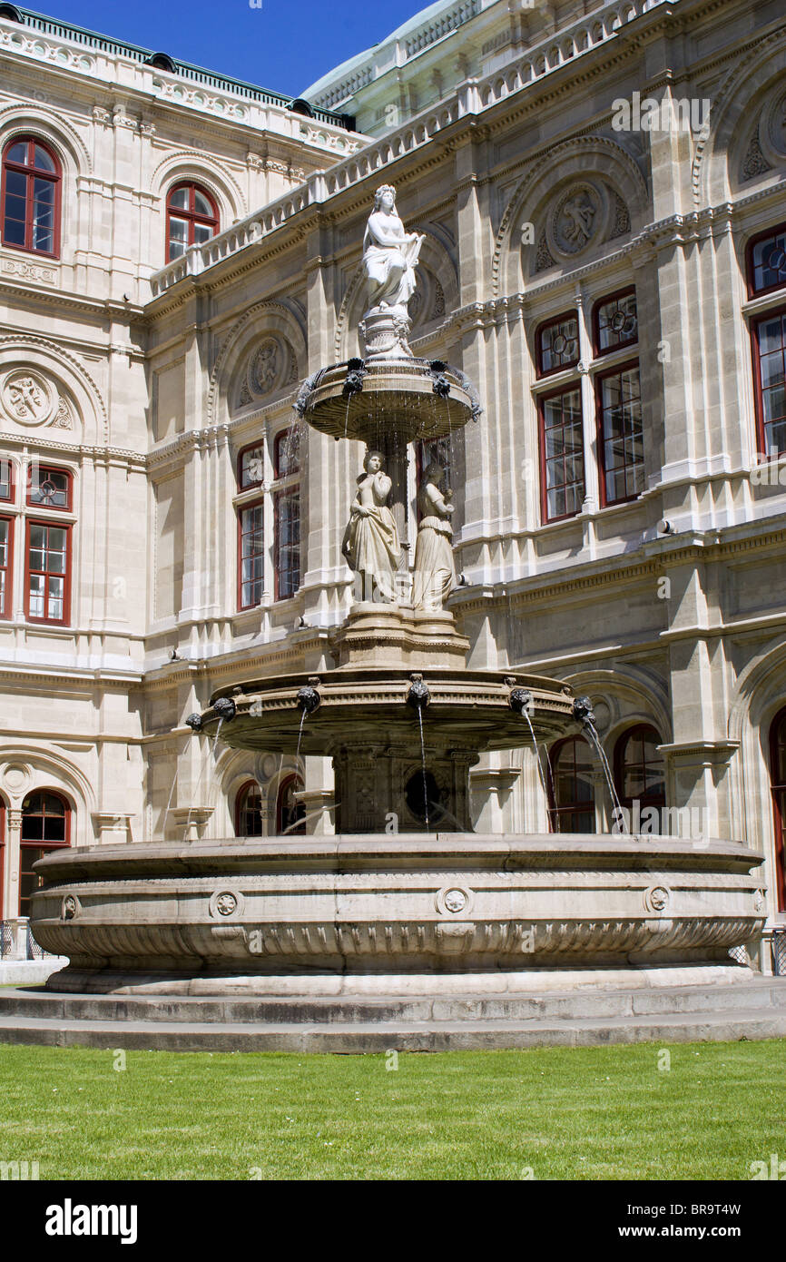 Wien - Brunnen von Opernhaus Stockfoto