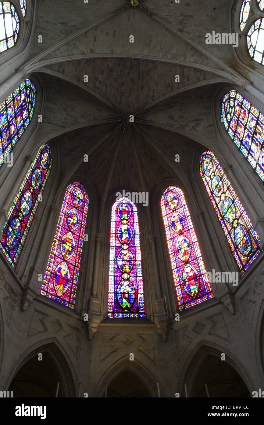 Innenraum der gotischen Kirche von Paris - st. Germain d Auxerrois - Heiligtum Fensterscheibe Stockfoto