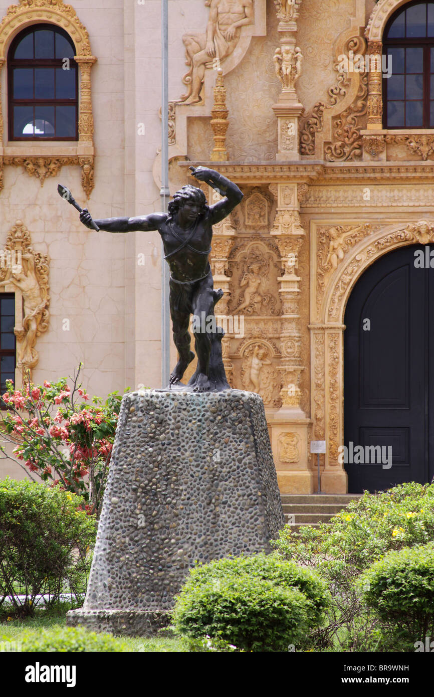 Urraca indische Heldenstatue und Denkmal an Santiago de Veraguas, Panama. Stockfoto