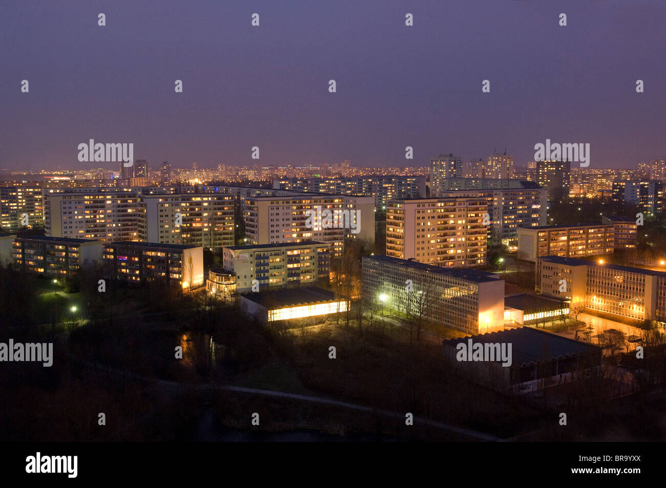 Wohngebäude am Helene-Weigel-Platz, Berlin, Deutschland Stockfoto