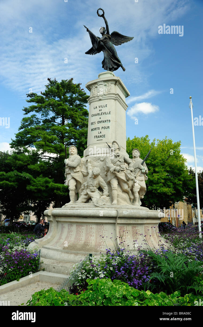 Kriegerdenkmal in 'Ort Winston Churchill"in Charleville in Ardennen Frankreich Stockfoto