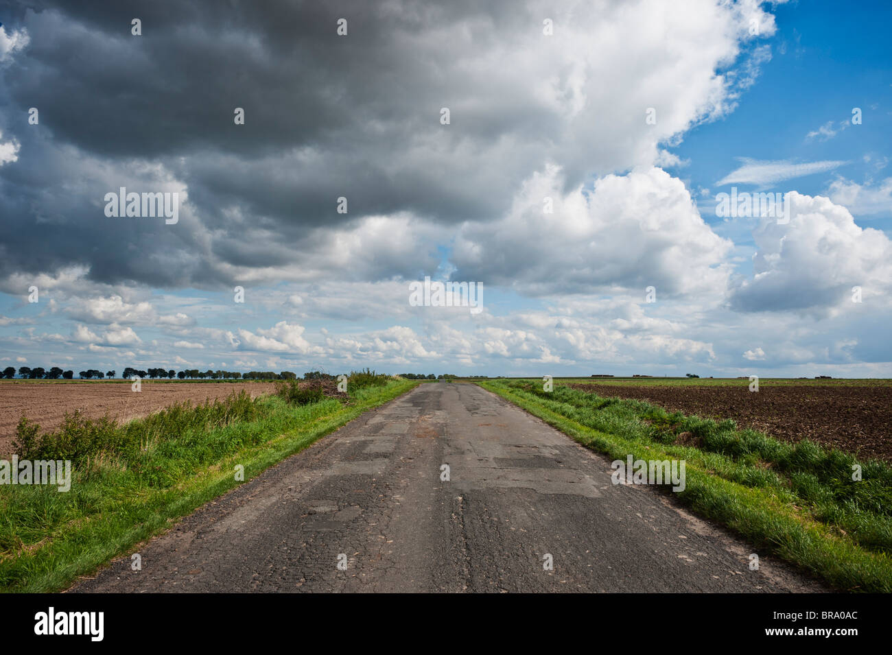 Landstraße in einem schlechten Zustand, Smicz, Opole, Südliches Polen Stockfoto