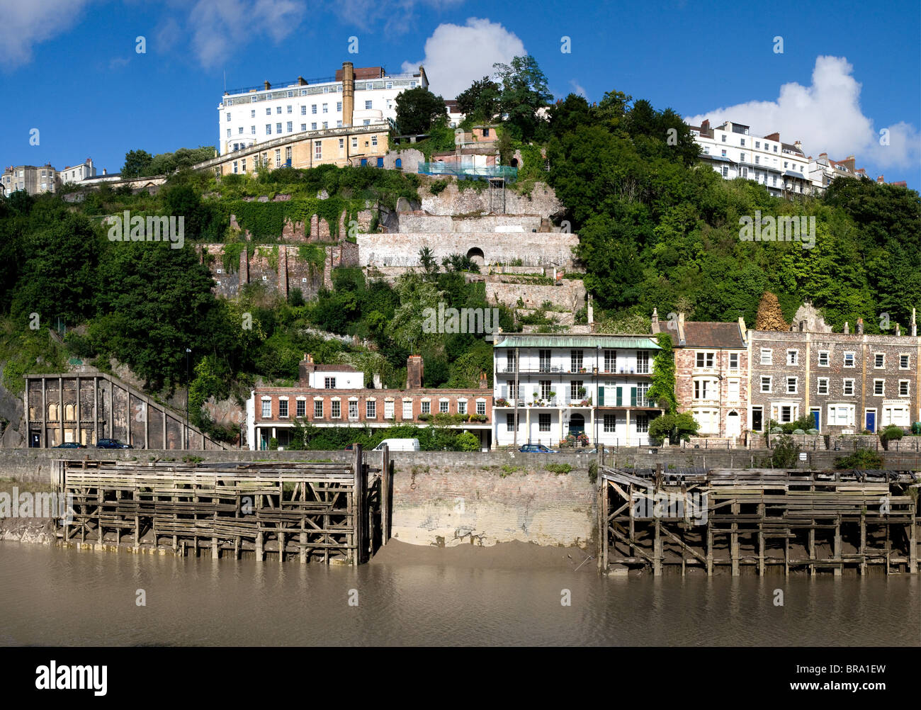 Hotwells Panorama Bristol mit Felsen Eisenbahn georgischen Spa Avon Gorge Hotel Clifton auf Hügel und verlassenen Kais Fluss Avon Stockfoto
