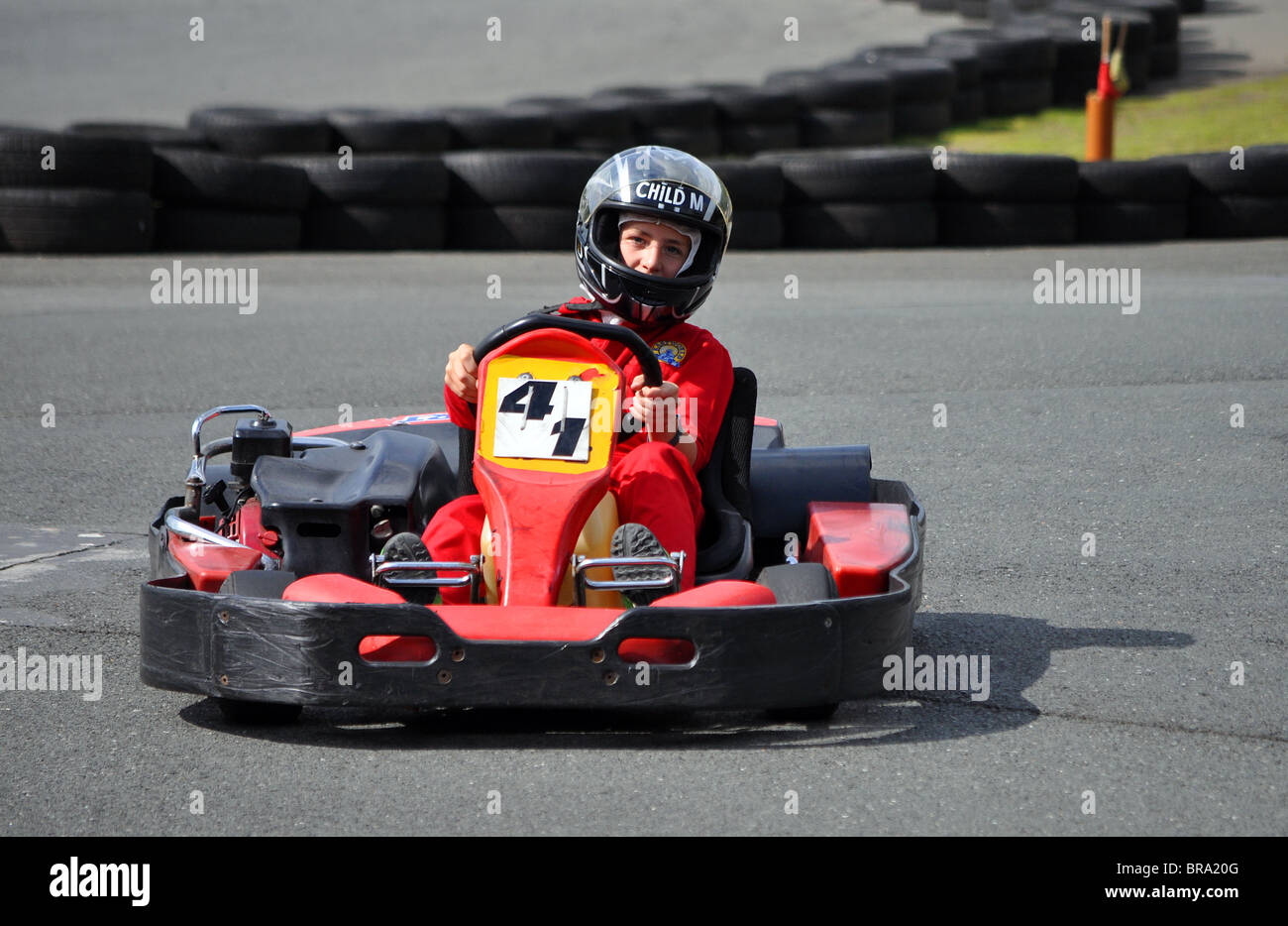 ein kleiner Junge bei einem Go-kart Racing Event, uk Stockfoto
