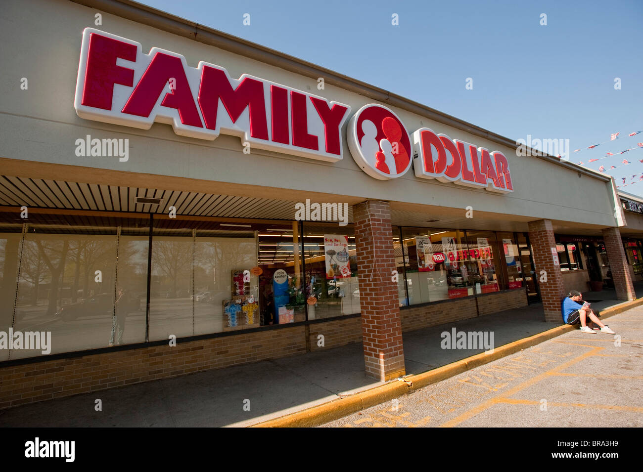 Außenseite des Family Dollar Stores auf Clay Pitts Straße in East Northport, New York 24. April 2009 Stockfoto